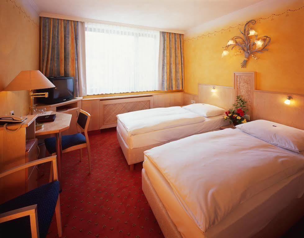 Hotel Bruecklwirt Никласдорф Экстерьер фото